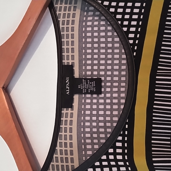 Alfani Sleeveless Top, Size Extra Large. Black, White, Yellow Geometric Print - Picture 4 of 7